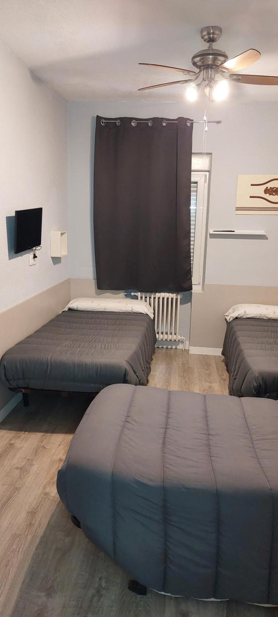 Hostal Rosales Aranda de Duero Exterior photo